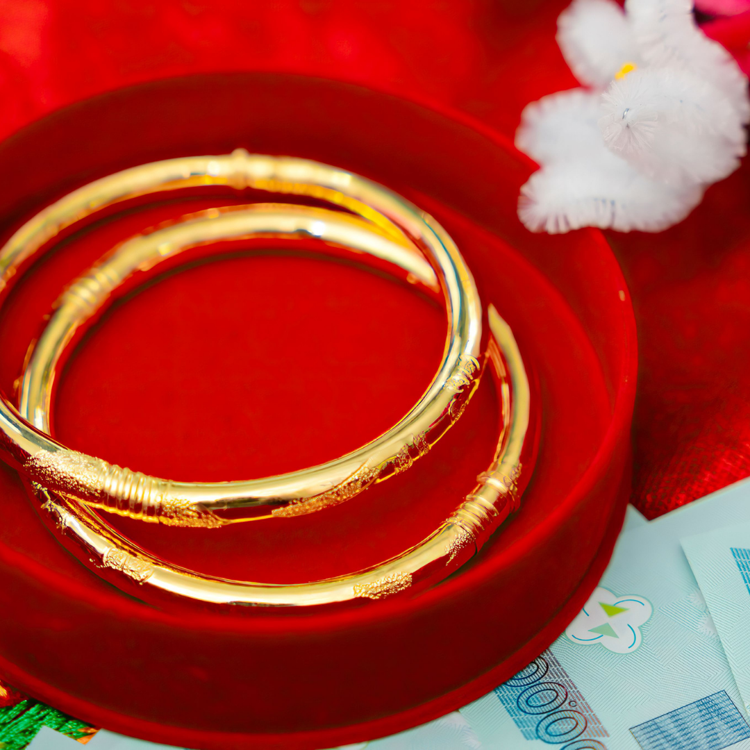 Gold bangle